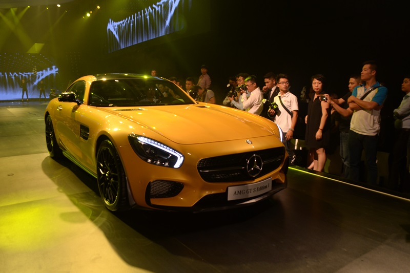 Tuần lễ thời trang Mercedes-Benz Fashion Week 2015 chính thức khai màn
