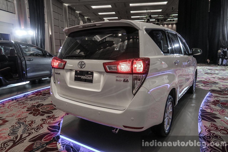 Vừa ra mắt, Toyota Innova 2016 đã bán “đắt như tôm tươi”