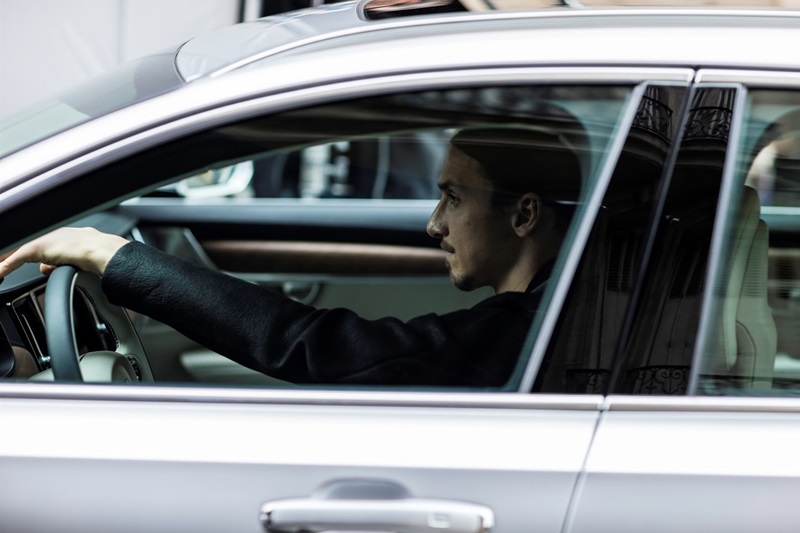 Ibrahimovic lái mẫu xe an toàn nhất thế giới Volvo V90 