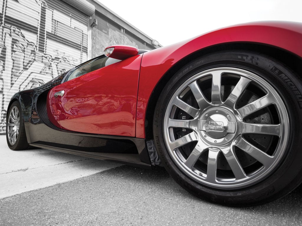 Siêu xe Bugatti Veyron đầu tiên được đem ra bán đấu giá