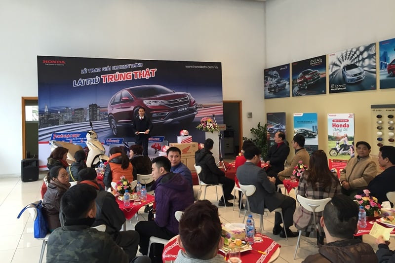 15 khách hàng may mắn nhận giải “Lái thử trúng thật” của Honda 