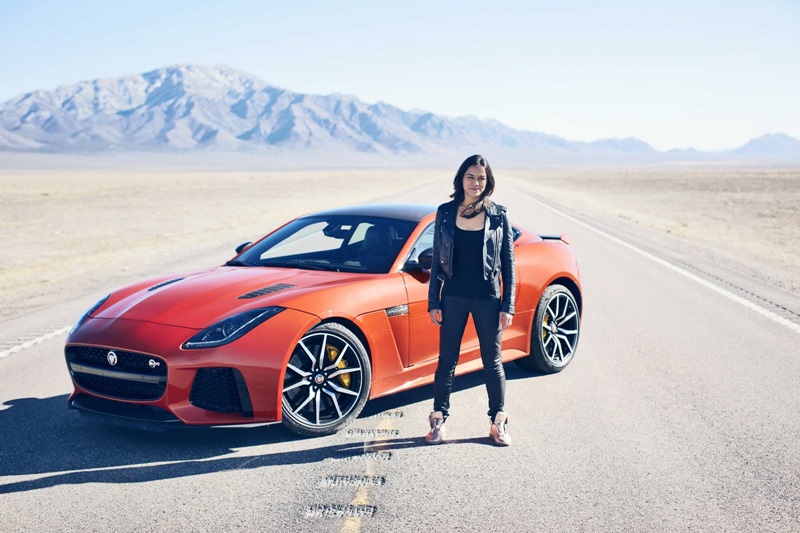 Nữ diễn viên Fast and Furious “lút ga” cùng chiến mã Jaguar F-Type SVR