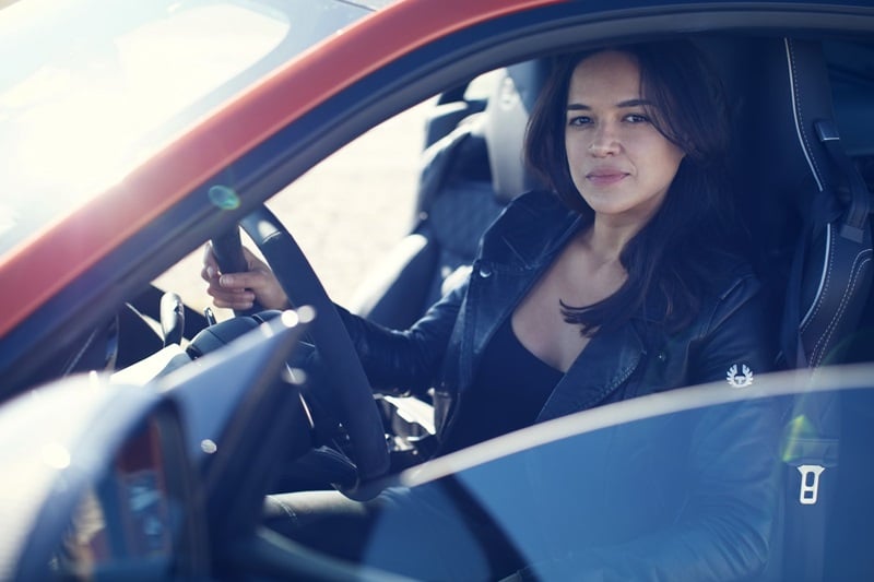 Nữ diễn viên Fast and Furious “lút ga” cùng chiến mã Jaguar F-Type SVR