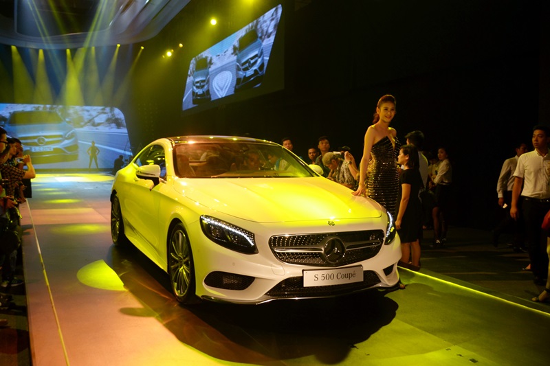 Video: Ấn tượng với màn trình diễn của dàng xe sang Mercedes-Benz