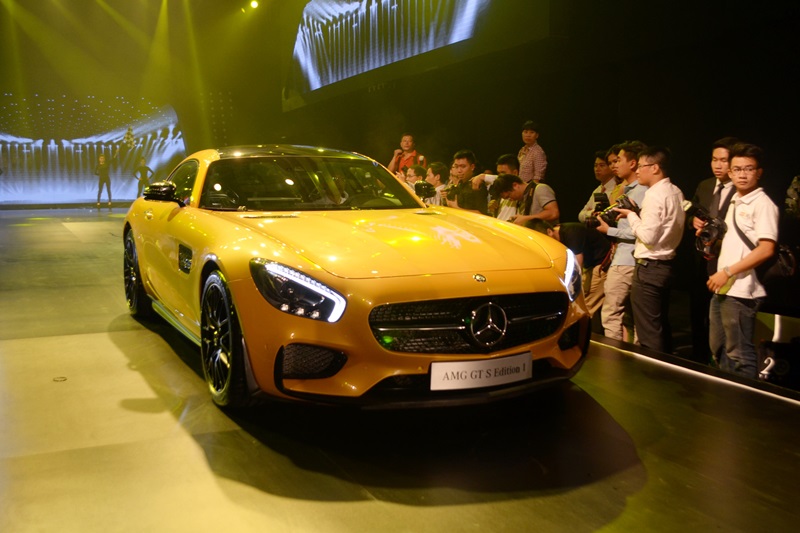 Video: Ấn tượng với màn trình diễn của dàng xe sang Mercedes-Benz