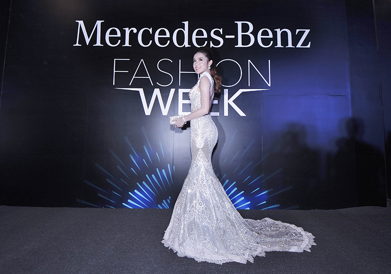 Vẻ đẹp gợi cảm của Á hậu Huyền My tại Mercedes-Benz Fashion Week 2015
