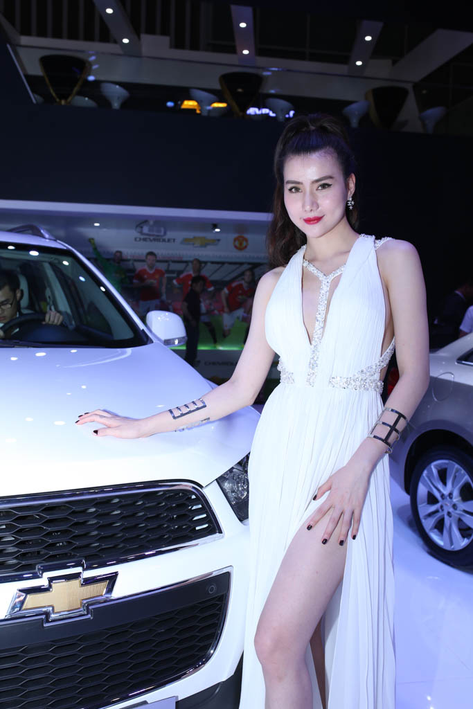 Dàn chân dài khoe sắc tại triển lãm ô tô Việt Nam 2015