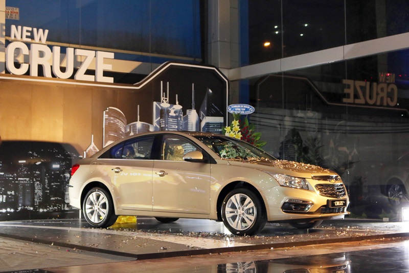 Chevrolet Cruze và Toyota Corolla Altis: Kỳ phùng địch thủ