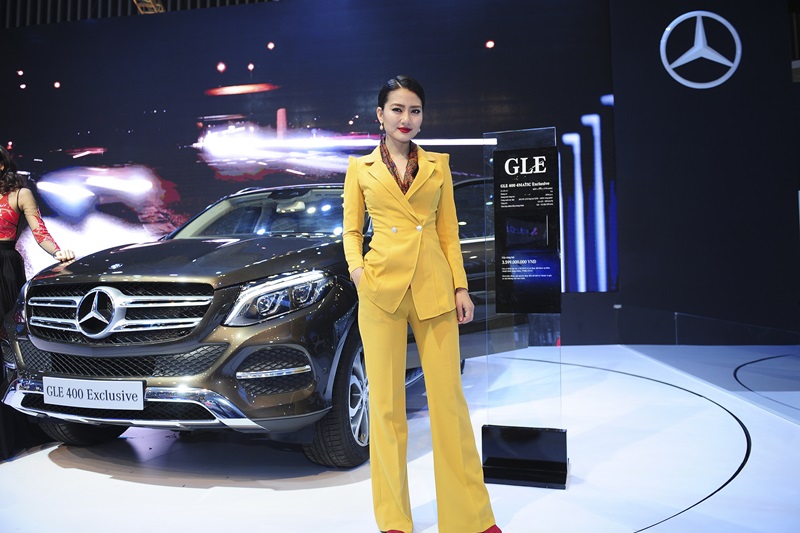 Dàn sao Việt khuấy động gian hàng Mercedes-Benz tại VMS 2015