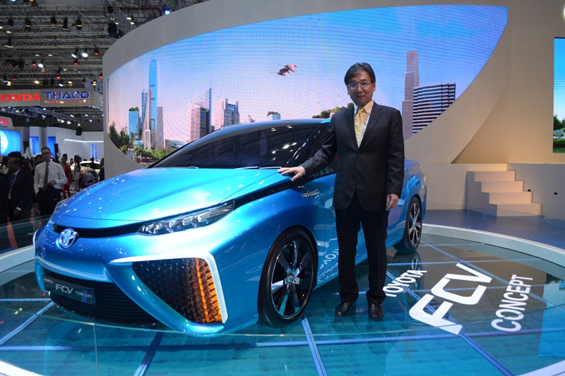 Toyota FCV - xe tương lai “đại náo” Vietnam Motor Show 2015