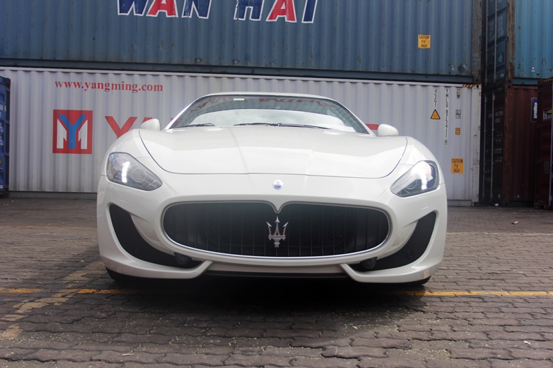 Cập cảng Sài Gòn, bộ đôi Maserati chính hãng sẳn sàng ra mắt khách Việt