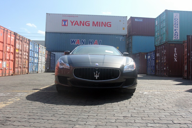 Cập cảng Sài Gòn, bộ đôi Maserati chính hãng sẳn sàng ra mắt khách Việt
