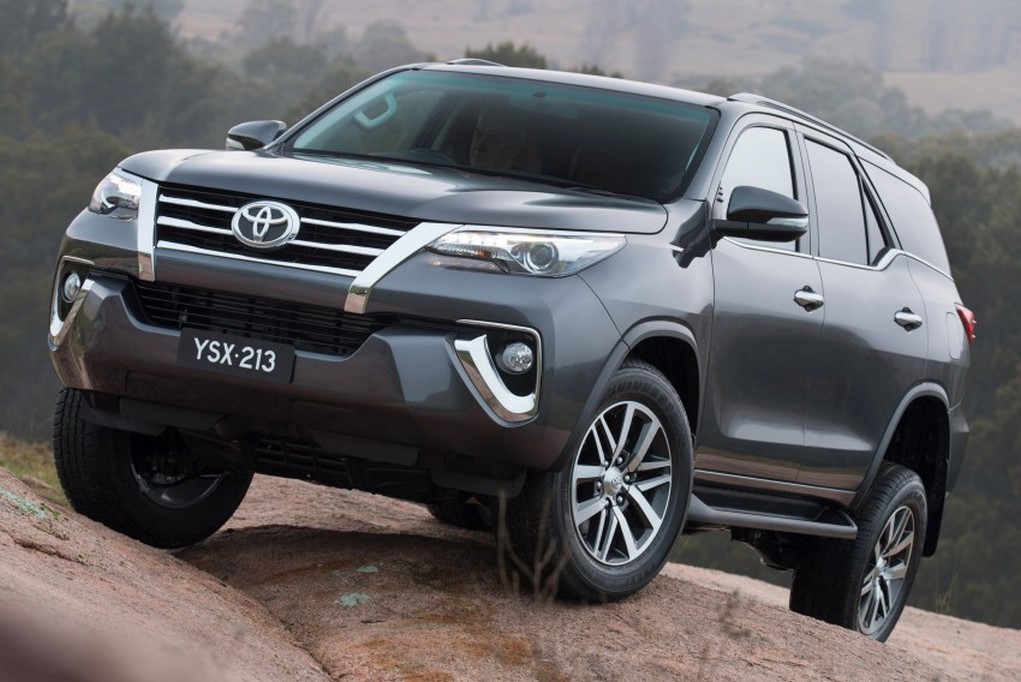Toyota Fortuner 2016 và Ford Everest 2015: Màn “lột xác” nào ấn tượng hơn?