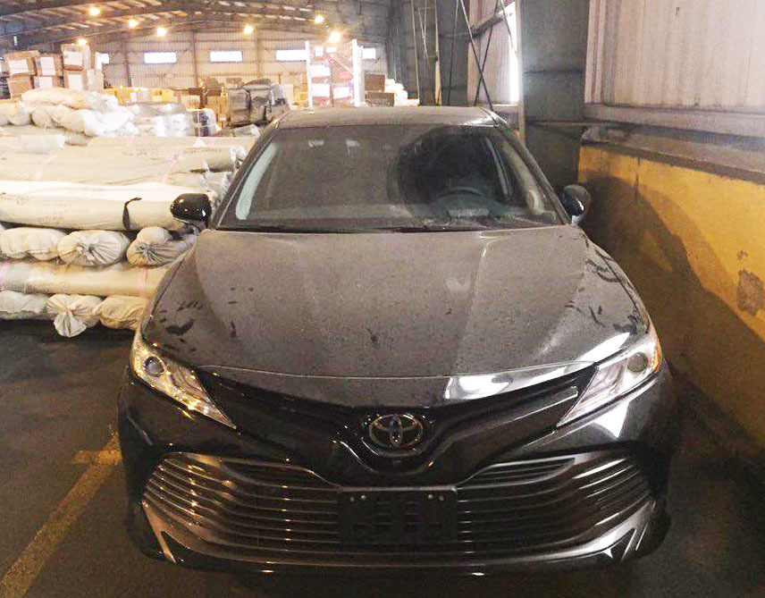Toyota Camry thế hệ mới đầu tiên về Việt Nam giá gần 2,5 tỷ