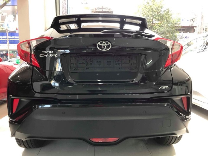 Toyota CH-R thứ 2 về Việt Nam, giá gần 2 tỷ đồng