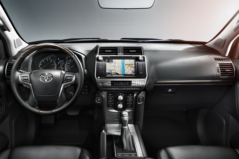 Toyota Land Cruiser 2018 facelift ra mắt nước Anh với giá từ 32.795 bảng Anh (tương đương 1,03 tỷ VND)
