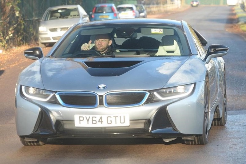 Chạy hơn 10.000km, BMW i8 của Wayne Rooney rao bán với giá 2 tỷ đồng