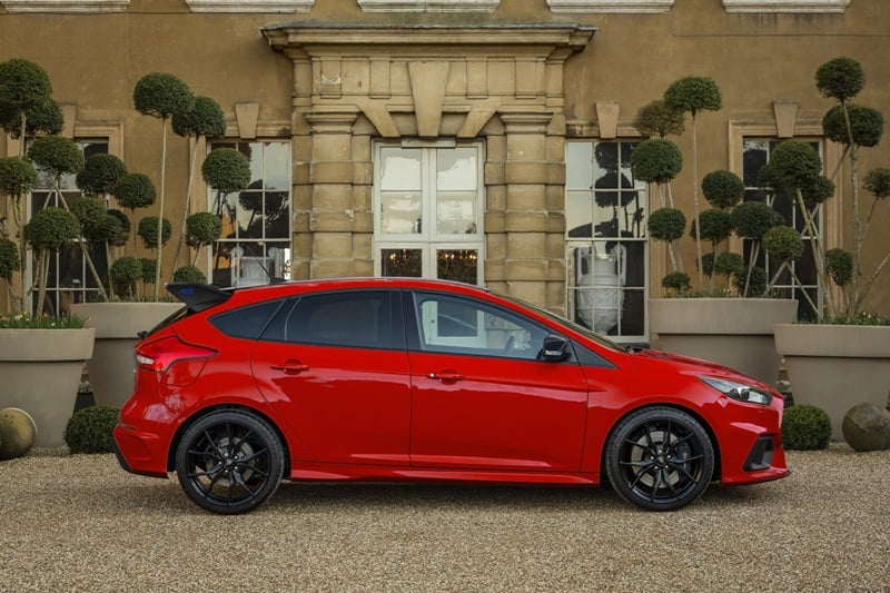 Đón bản Giáng sinh đặc biệt với chiến binh Ford Focus RS Red Edition tại Anh