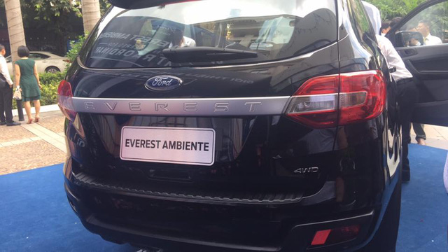 Ford Everest bản số sàn máy dầu sắp về Việt Nam, “thách đấu”Toyota Fortuner