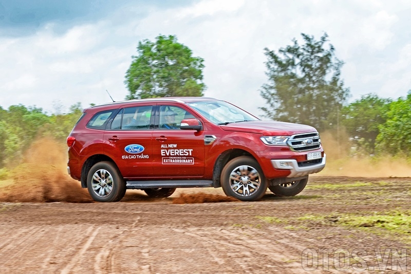 Ford Everest bản số sàn máy dầu sắp về Việt Nam, “thách đấu”Toyota Fortuner