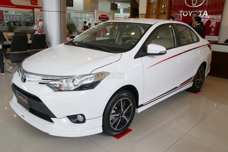 Dưới 600 triệu mua Toyota Vios hay Suzuki Ertiga chạy dịch vụ?