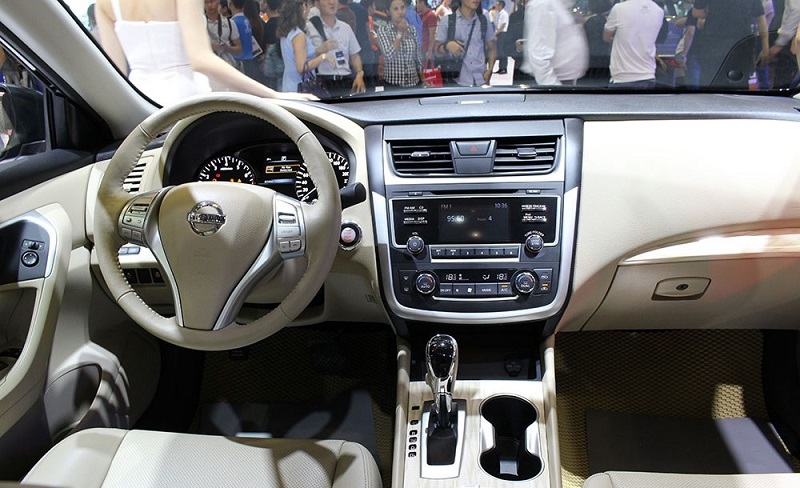 Nissan Teana giảm giá hơn 100 triệu đồng, cạnh tranh Toyota Camry