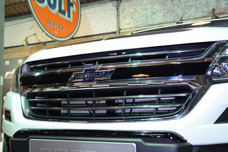 Chevrolet Colorado Centennial giá 849 triệu tại Việt Nam, cạnh tranh Ford Ranger Wildtrak