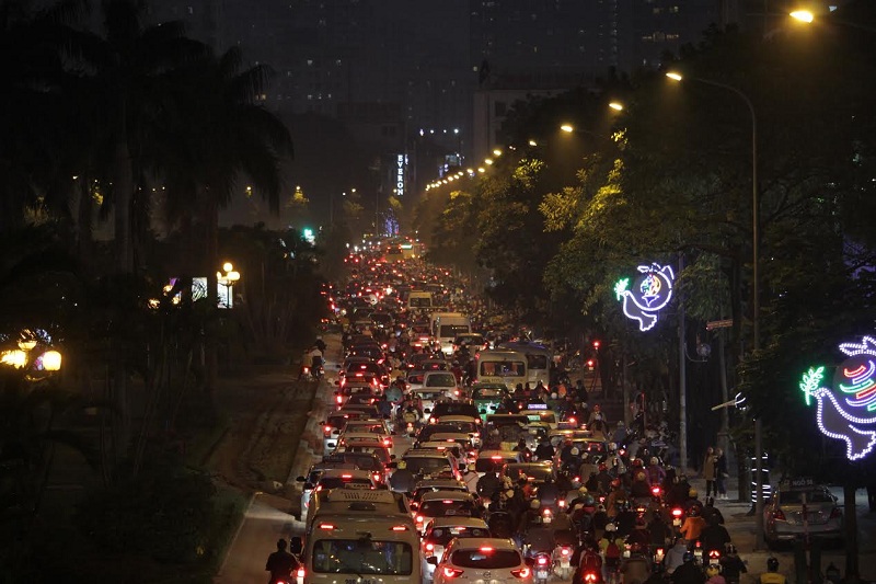 Nên làm gì để hạn chế tắc đường ở Việt Nam?