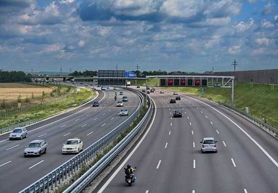 Nhiều người nhầm tưởng cao tốc là 'đường làng'
