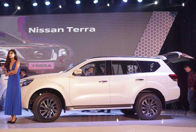 Thân xe oto Nissan Terra carmudi vietnam