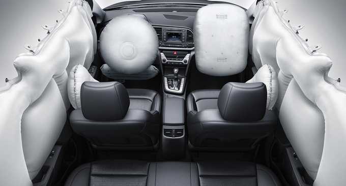 Hyundai Elantra 2018 mang lại sự an toàn tối đa cho người ngồi trong xe. 