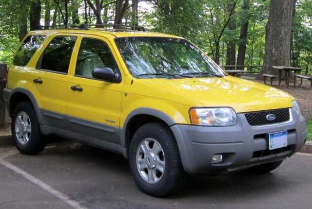 Ford Escape Centennial Edition có màu vàng đậm. 