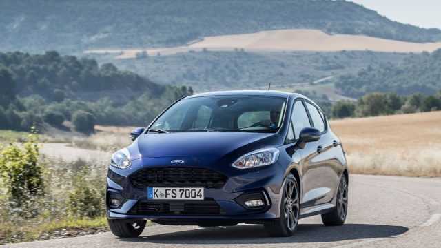 Xe gia đình 4 chỗ Ford Fiesta 2017 - Nguồn: carmagazine.co.uk
