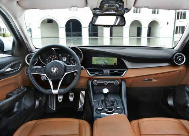 Alfa Romeo Giulia có thiết kế nội thất kiểu Ý. Nguồn: ô tôdimension.com