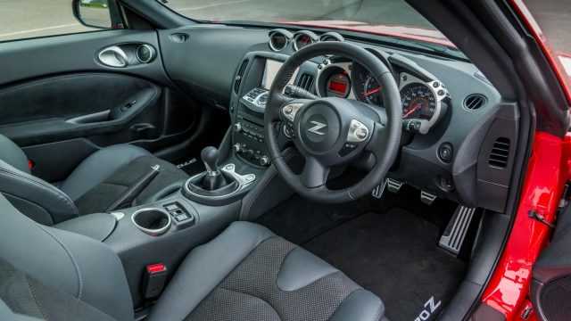 Khoang nội thất Nissan 370z 2017 