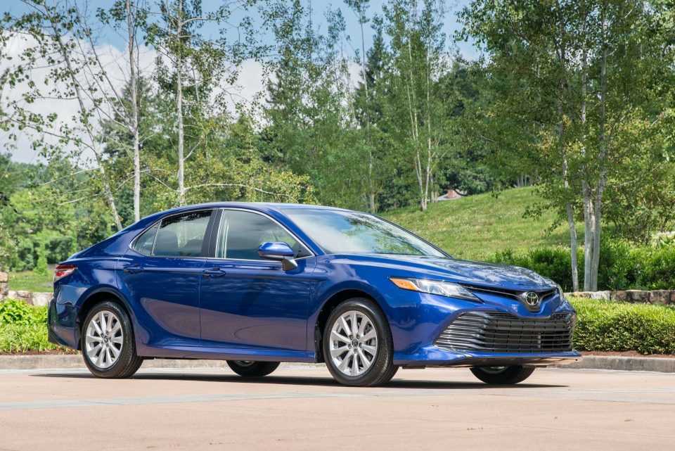 Ra mắt thế hệ mới, Toyota Camry vượt mặt Honda Accord tại Mỹ