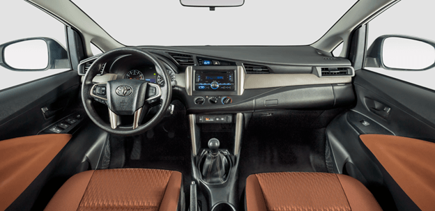 So sánh hai mẫu xe MPV gia đình: Kia Rondo và Toyota Innova.