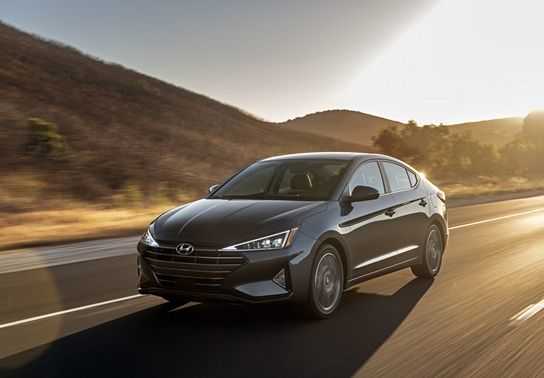 Hyundai Elantra lộ diện bản nâng cấp, nhìn như xe sang!