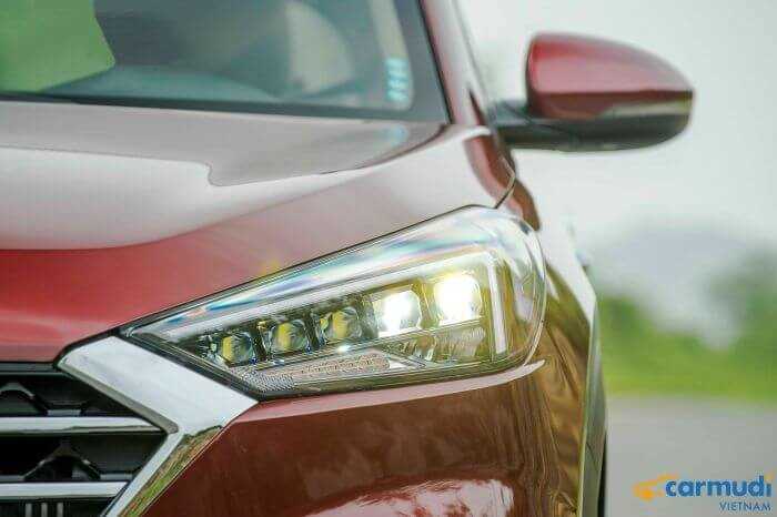 Cụm đèn pha LED trên xe hơi Hyundai Tucson carmudi vietnam
