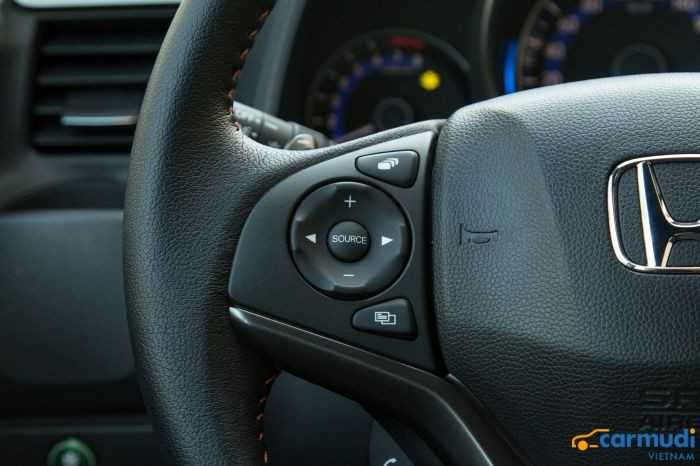 điều chỉnh âm thanh vô lăng của xe Honda Jazz carmudi vietnam