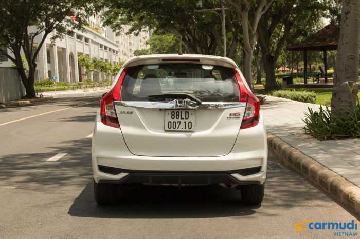 Thiết kế đuôi xe oto Honda Jazz carmudi vietnam