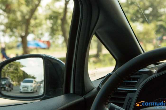Cửa sổ phụ của xe Honda Jazz carmudi vietnam