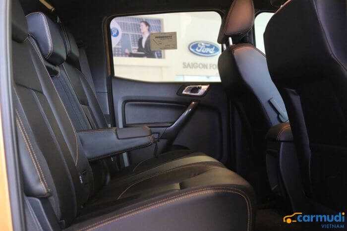 Hàng ghế thứ hai của xe Ford Ranger 2020 carmudi vietnam