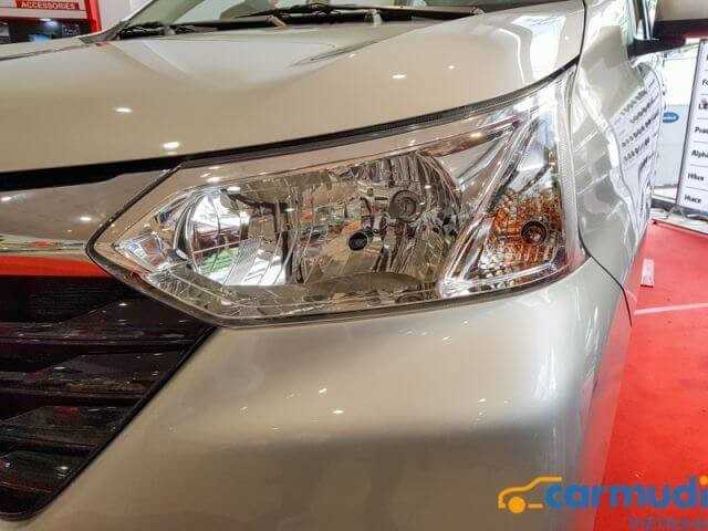 Cụm đèn pha LED trên xe hơi Toyota Avanza carmudi vietnam