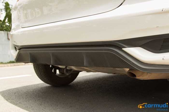 Cản sau xe oto Honda Jazz carmudi vietnam