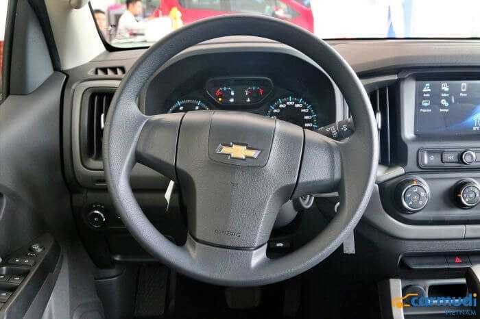 Thiết kế Vô lăng của xe Chevrolet Colorado carmudi vietnam