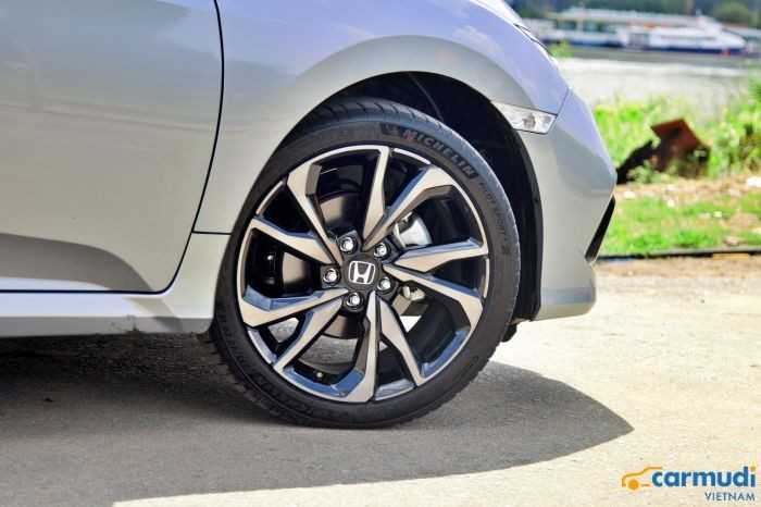 Lốp và la-zăng xe oto Honda Civic carmudi vietnam