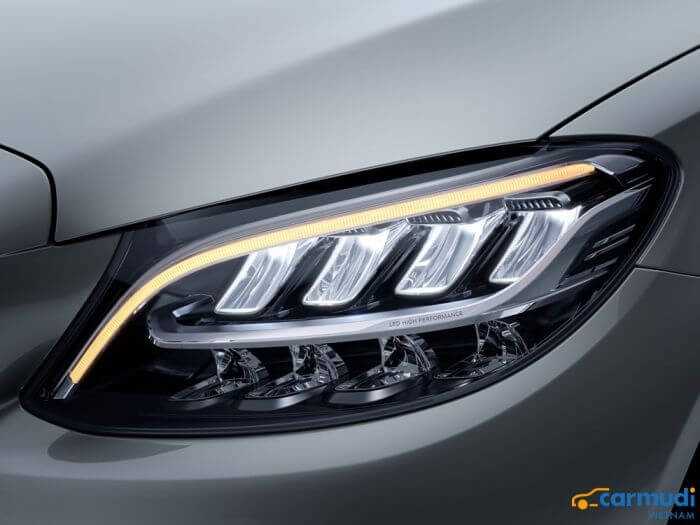 Cụm đèn pha LED trên xe hơi Mercedes-Benz C200 carmudi vietnam