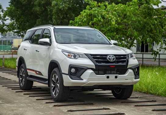 Toyota giảm giá "hàng hot" Fortuner trước sức ép gắt gao từ các đối thủ