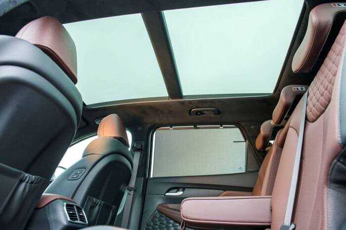 Cửa sổ trời của xe Hyundai Santa Fe 2020
